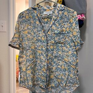 Boutique summery shirt size small